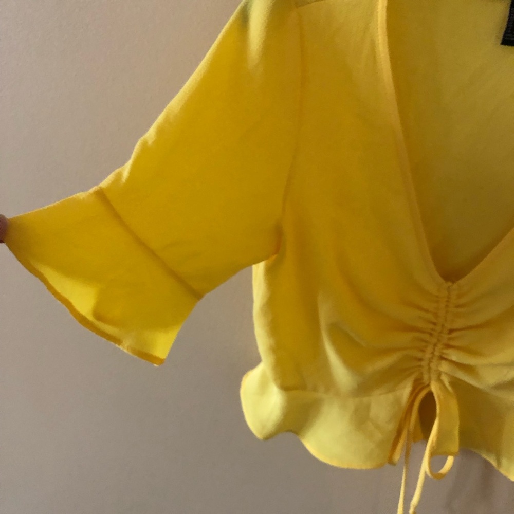 FOREVER 21 cinched top with ruffle sleeves - Picture 3 of 4